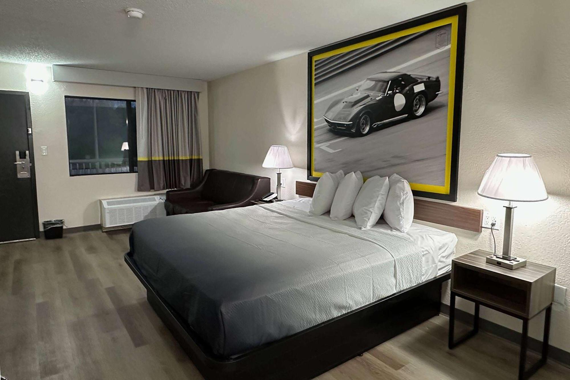 Super 8 By Wyndham Kannapolis Εξωτερικό φωτογραφία